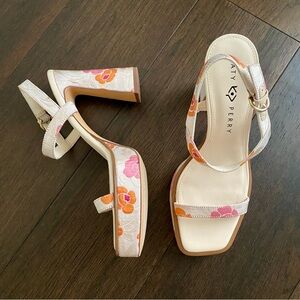 NIB Katy Perry Steady Floral Feminine Square Toe Stacked Heel Platform Sandals